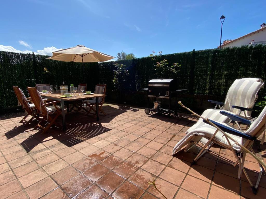 Apartamento En Complejo Residencial Rovacias Comillas Exterior foto